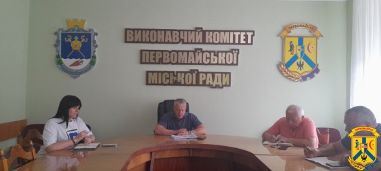 10 вересня 2025 року у приміщенні виконавчого комітету Первомайської міської ради відбулася чергова ранкова нарада під головуванням міського голови Олега Демченка