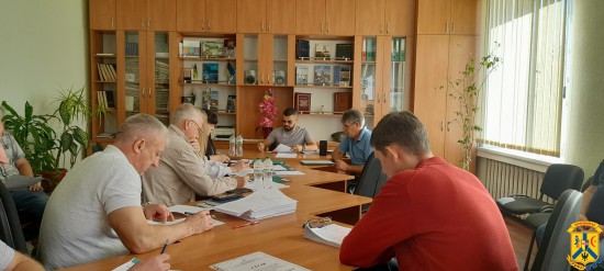 22 вересня 2025 року відбулося засідання постійної депутатської комісії з з питань бюджету, фінансів, планування, соціально-економічного розвитку, інвестицій, торгівлі, послуг та підприємництва під головуванням Євгенія Нотевського