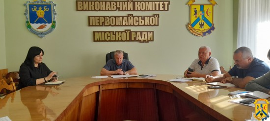 23 вересня 2025 року у залі виконавчого комітету відбулася чергова апаратна нарада, яку провів очільник Первомайської міської територіальної громади Олег Демченко
