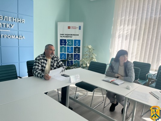 25 вересня 2025 року в Офісі розвитку та відновлення Первомайської міської територіальної громади відбулася онлайн-нарада на тему «Підтримка розвитку малого і середнього підприємництва Миколаївщини»