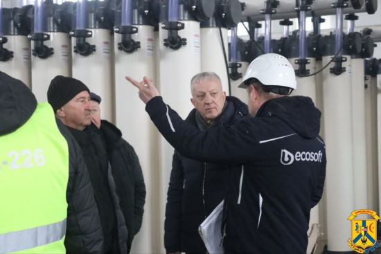27 лютого 2026 року керівництво Первомайської міської територіальної громади здійснило черговий робочий виїзд на будівельний майданчик нової очисної споруди води ОСВ-1
