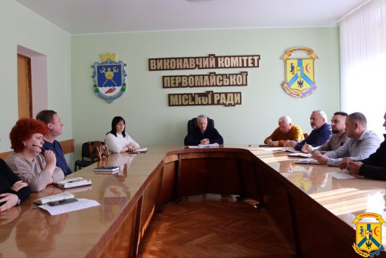 16 березня 2026 року робочий тиждень у Первомайській громаді традиційно розпочався з ранкової робочої наради під головуванням міського голови Олега Демченка
