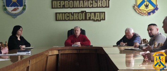 23 березня 2026 року в залі засідань виконавчого комітету Первомайської міської ради відбулася ранкова робоча нарада під головуванням очільника Первомайської міської територіальної громади Олега Демченка