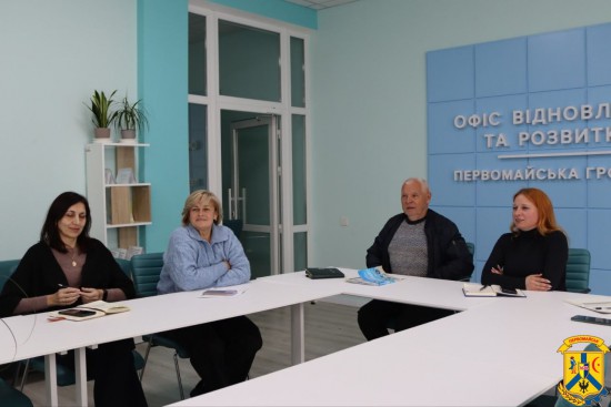 21 квітня 2026 року в Офісі відновлення та розвитку Первомайської міської територіальної громади відбулася онлайн-зустріч у межах реалізації Програми менторської підтримки з розробки та впровадження інструментів місцевого економічного розвитку