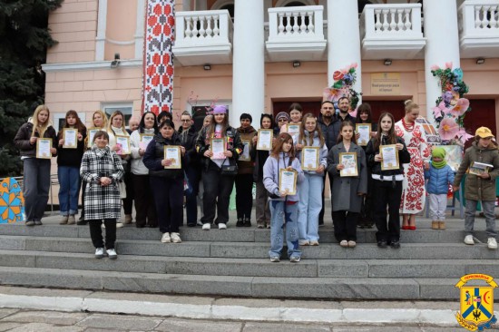 09 квітня 2026 року на площі Тараса Григоровича Шевченка у місті Первомайськ відбулася урочиста церемонія нагородження переможців та учасників конкурсу