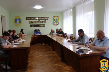 18 травня 2026 року у залі засідань виконавчого комітету Первомайської міської ради відбулася чергова ранкова робоча нарада під головуванням очільника Первомайської міської територіальної громади Олега Демченка