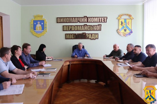  19 травня 2026 року у залі засідань виконавчого комітету Первомайської міської ради відбулася чергова апаратна нарада під головуванням очільника Первомайської міської територіальної громади Олег Демченко