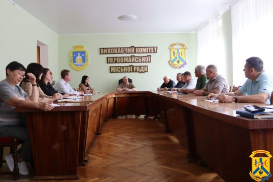 20 травня 2026 року в залі засідань виконавчого комітету Первомайської міської ради відбулася чергова ранкова робоча нарада під головуванням очільника Первомайської міської територіальної громади Олега Демченка
