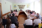 26 травня 2026 року у залі засідань виконавчого комітету відбулася чергова апаратна нарада під головуванням очільника Первомайської міської територіальної громади Олега Демченка