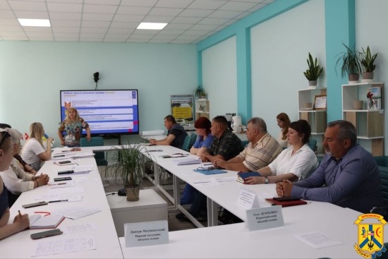26 травня 2026 року в Офісі відновлення та розвитку Первомайської міської територіальної громади відбулося перше засідання робочої групи із залучення громад при виконавчому комітеті Первомайської міської ради