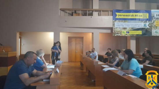  27 травня 2026 року в приміщенні виконавчого комітету Первомайської міської ради за дорученням міського голови Олега Демченка під головуванням заступника міського голови Володимира Рябченка відбулося чергове засідання комісії з питань захисту прав дитини