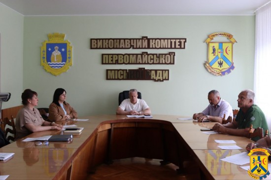 29 травня 2026 року під головуванням очільника Первомайської міської територіальної громади Олега Демченка відбулося засідання комісії з розгляду питань щодо надання допомоги для вирішення житлового питання окремим категоріям внутрішньо переміщених осіб