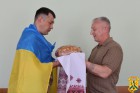 16 червня 2026 року у Первомайській громаді відбулася особлива та зворушлива подія &mdash; керівництво громади офіційно привітало Захисника України Віталія Володимировича Логонюка, який повернувся з ворожого полону