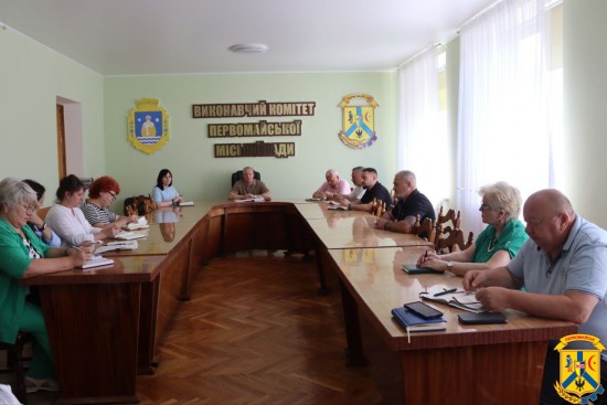 17 червня 2026 року в залі засідань виконавчого комітету Первомайської міської ради відбулася чергова ранкова робоча нарада під головуванням очільника Первомайської міської територіальної громади Олега Демченка