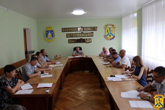 28 липня 2026 року в залі засідань виконавчого комітету Первомайської міської ради відбулася чергова апаратна нарада під головуванням очільника Первомайської міської територіальної громади Олега Демченка