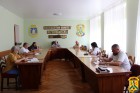 31 липня 2026 року у виконавчому комітеті Первомайської міської ради відбулася робоча нарада з питань житлово-комунального господарства під головуванням очільника Первомайської міської територіальної громади Олега Демченка