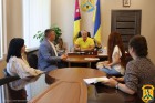 12 серпня 2026 року очільник Первомайської міської територіальної громади Олег Демченко провів робочу зустріч із першим проректором Міжнародного класичного університету імені Пилипа Орлика Гордієм Бєловим